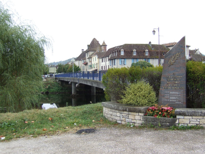 Memorial and bridge at Bretenoux