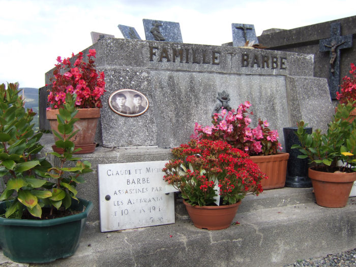 The memorial to the Barbe twins